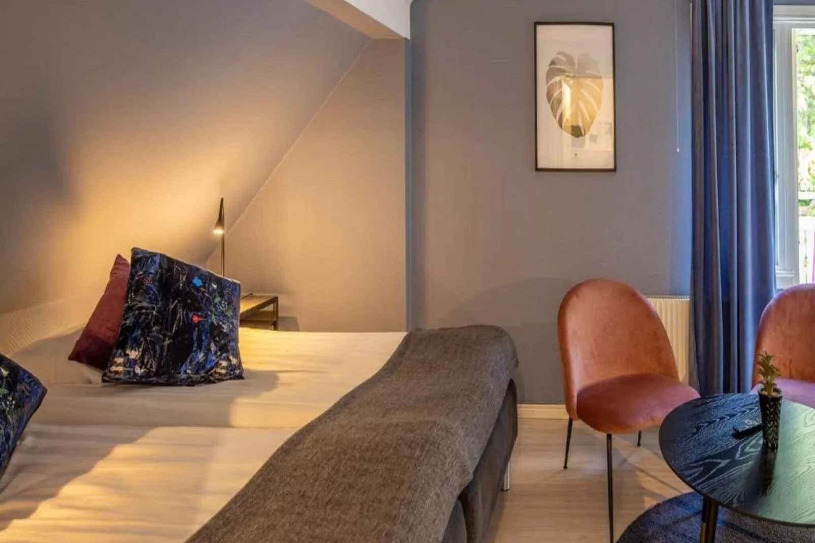 Mooie 4-sterrenhotelkamer met gratis ontbijt-Binnen