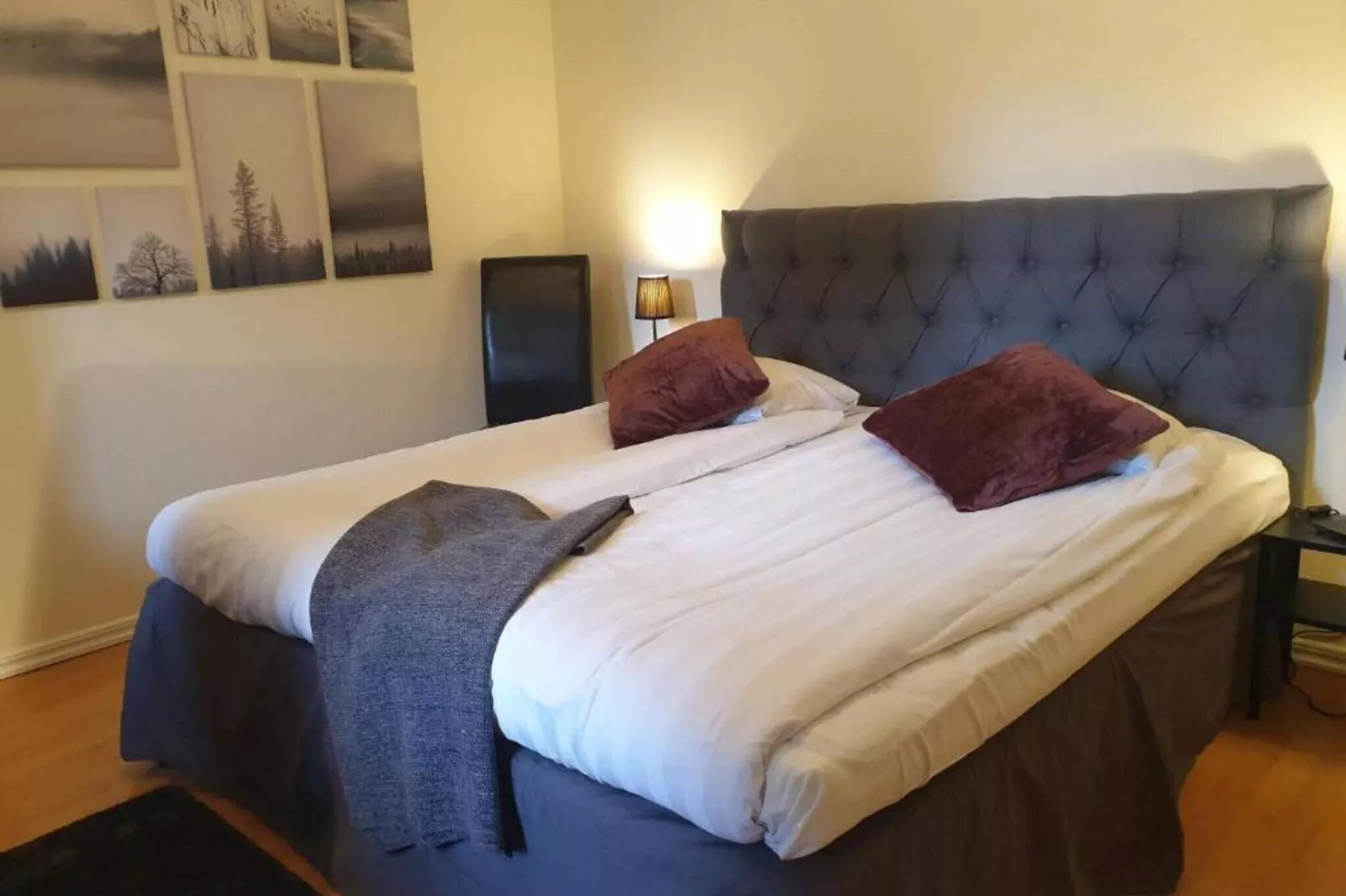 Mooie 4-sterrenhotelkamer met gratis ontbijt-Binnen