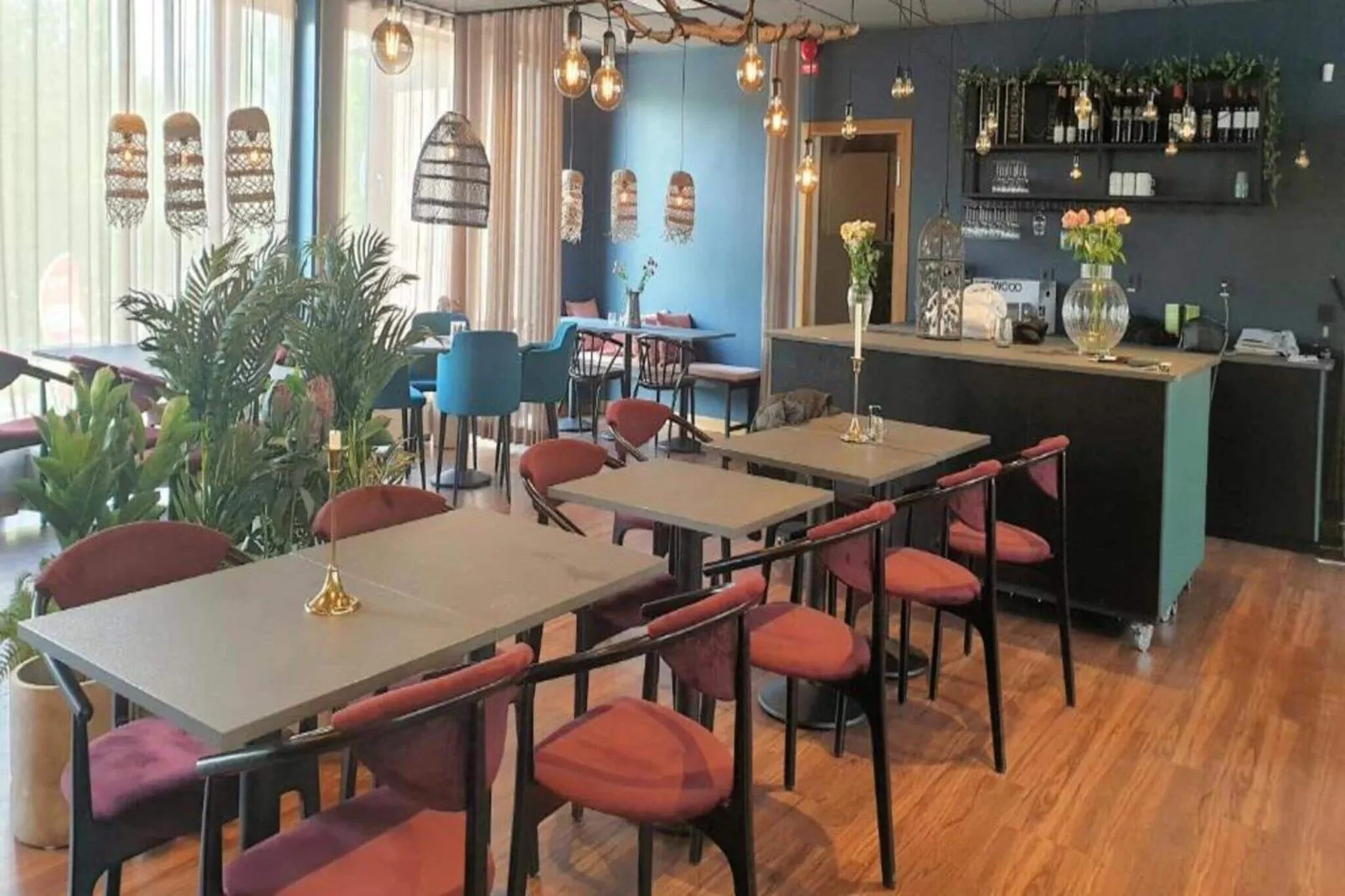 Mooie 4-sterrenhotelkamer met gratis ontbijt-Binnen