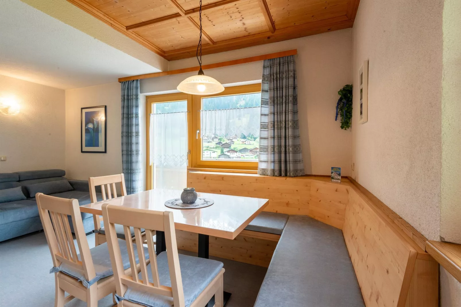 Apartment 2-4/1-Eetkamer