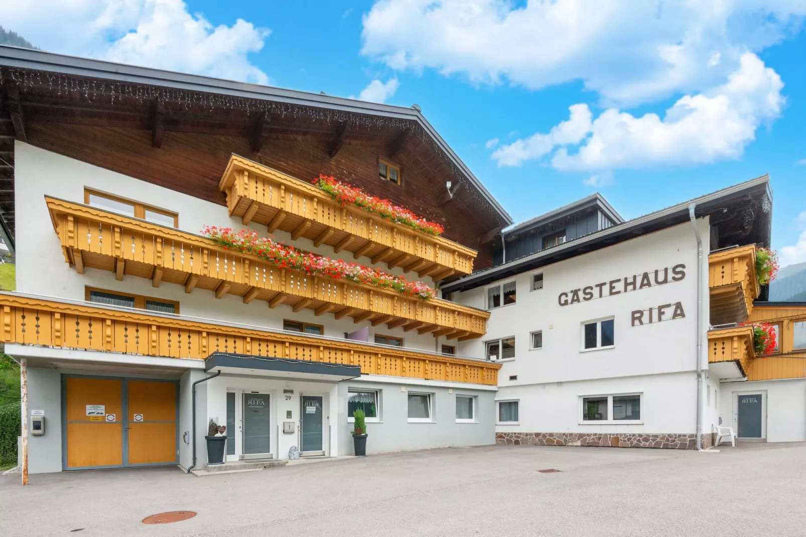 Apartment 2-4/3-Buitenkant zomer
