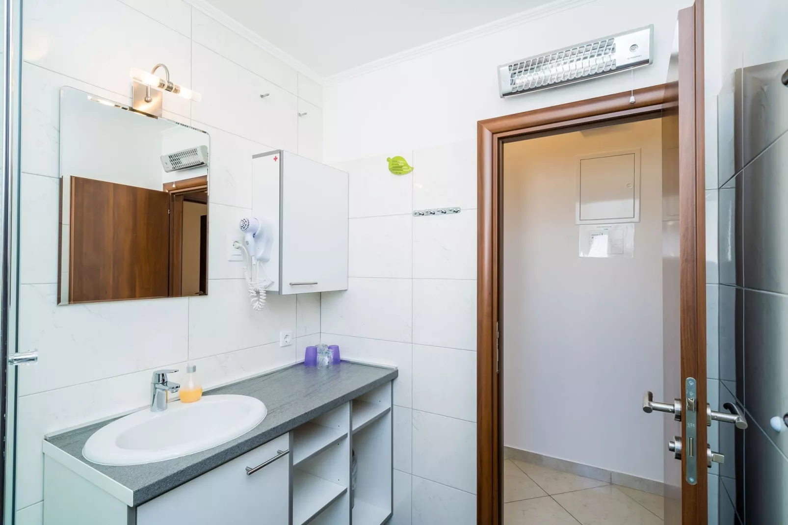 Villa Samba - Standard One-Bedroom Apartment with Balcony and Sea View-Badkamer