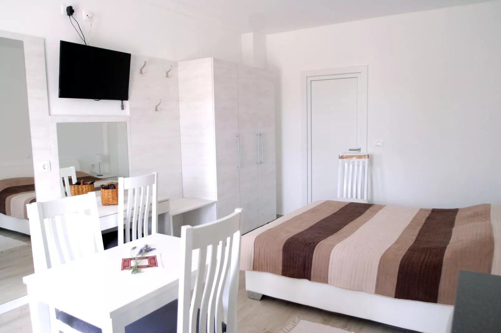 Villa Samba - Studio with Terrace and Sea View - gasi se-Woonkamer
