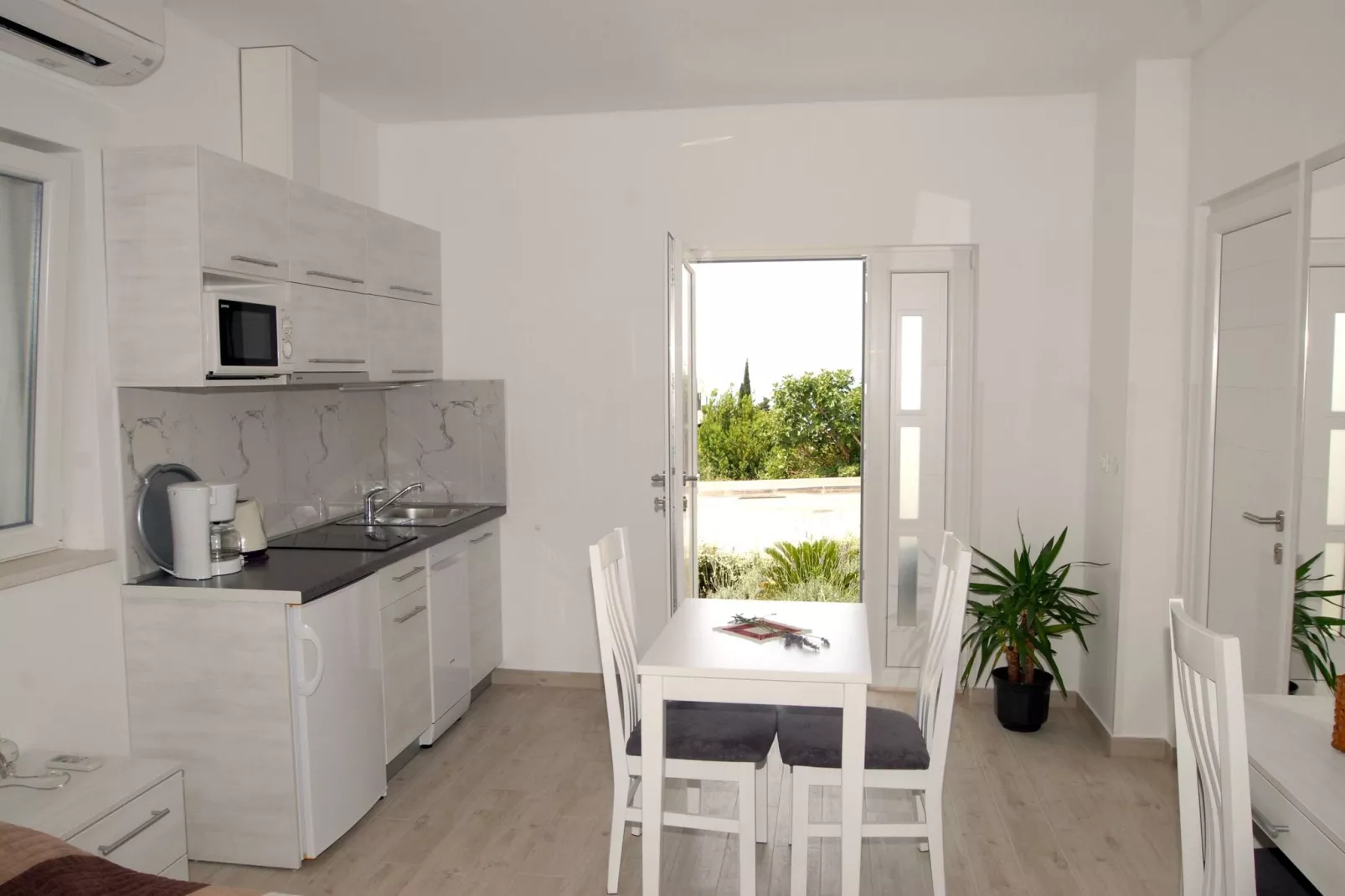 Villa Samba - Studio with Terrace and Sea View - gasi se-Keuken