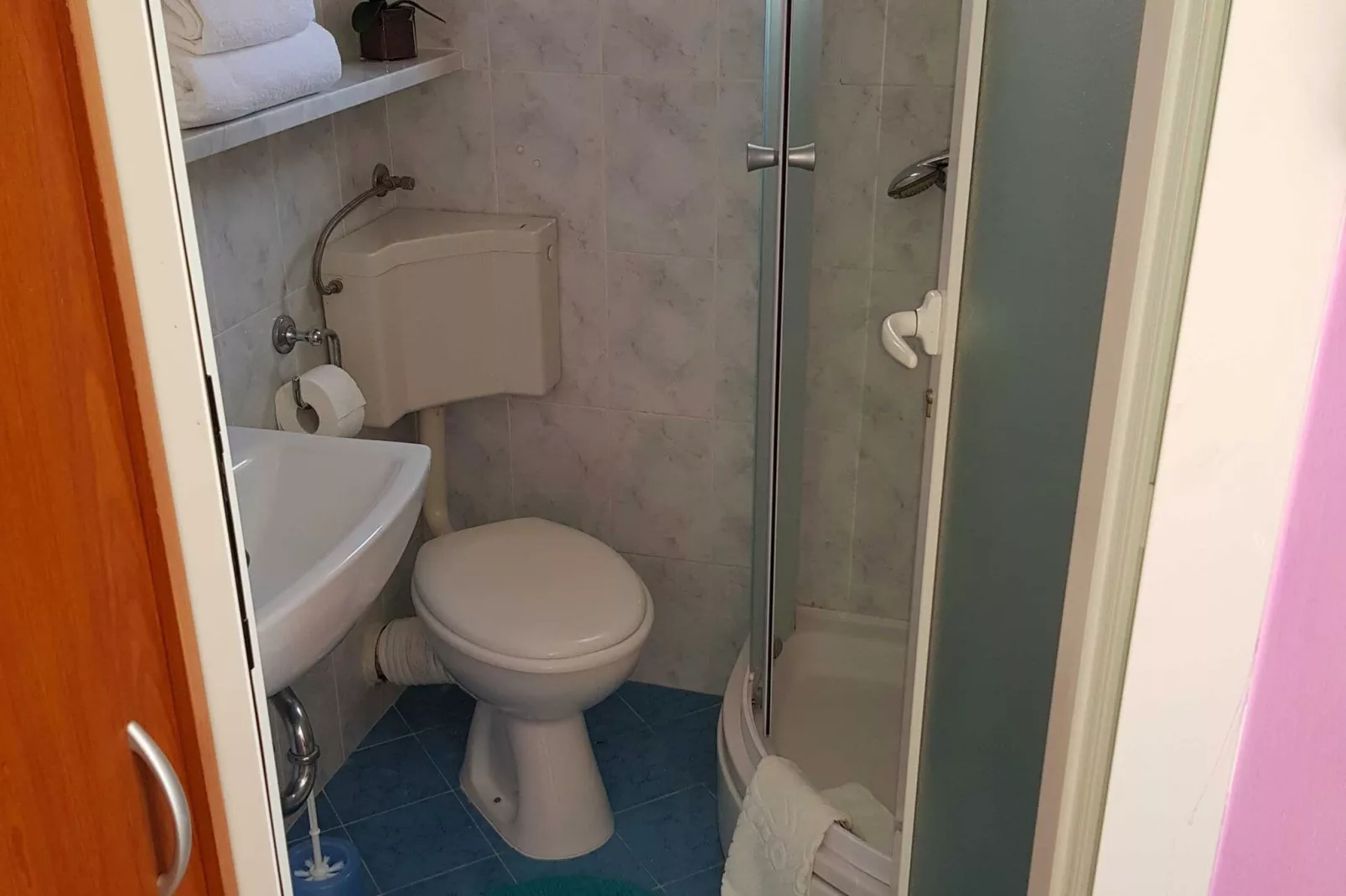 Guest House Avdic - Studio Apartment with Balcony-Badkamer