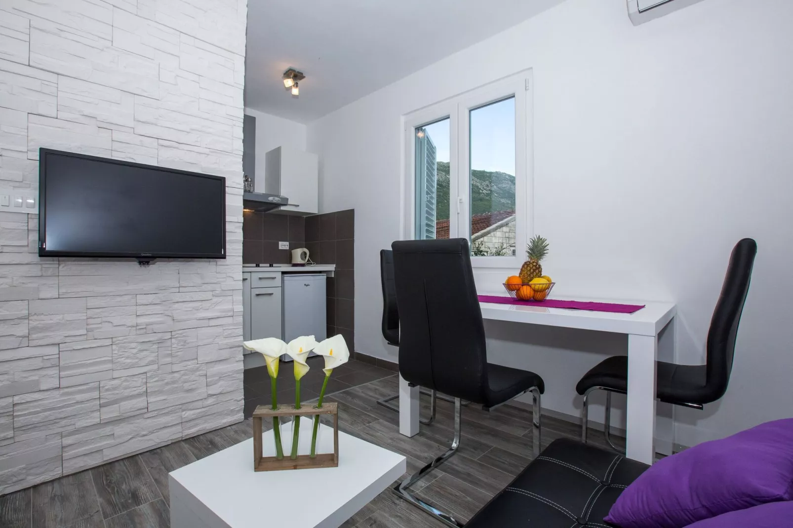 Villa Roza - One-Bedroom Apartment with Balcony-Eetkamer