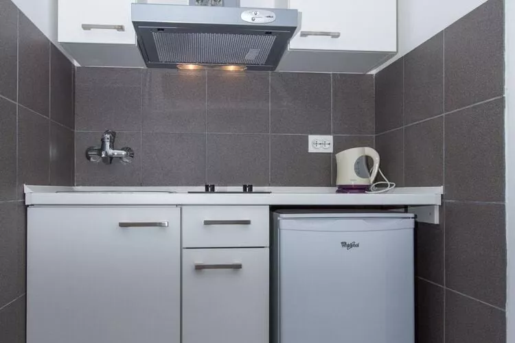 Villa Roza - One-Bedroom Apartment with Balcony-Keuken