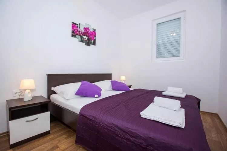 Villa Roza - One-Bedroom Apartment with Balcony-Slaapkamer