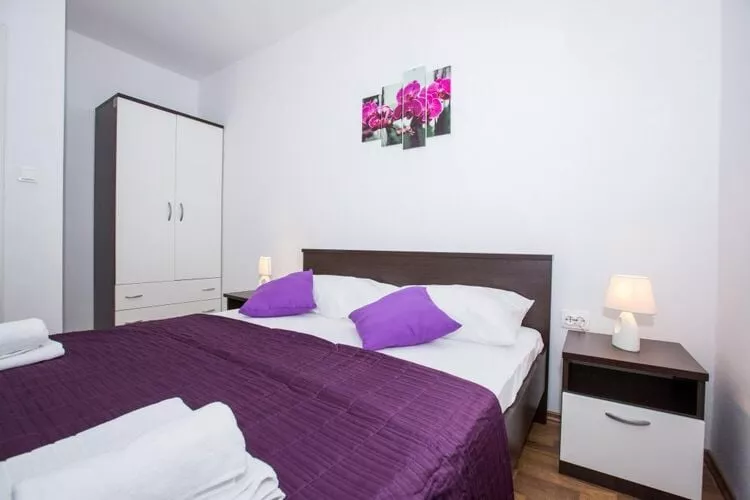 Villa Roza - One-Bedroom Apartment with Balcony-Slaapkamer