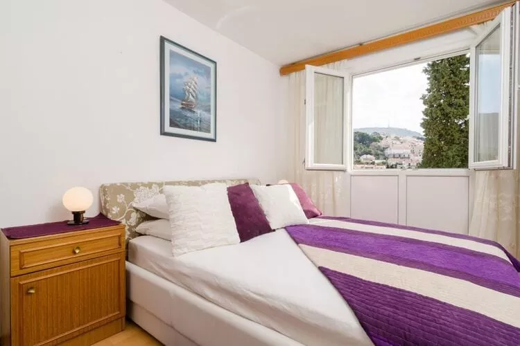 Apartment Nina - One Bedroom Apartment with Balcony-Slaapkamer
