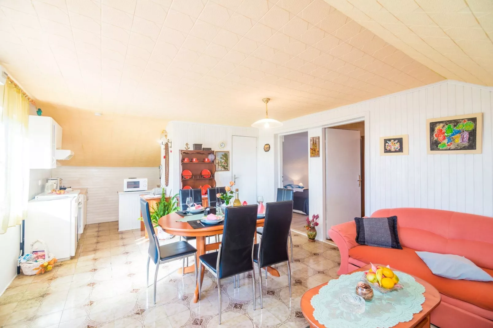 Villa Desin - Three Bedroom Apartment with Terrace and Garden View-Eetkamer
