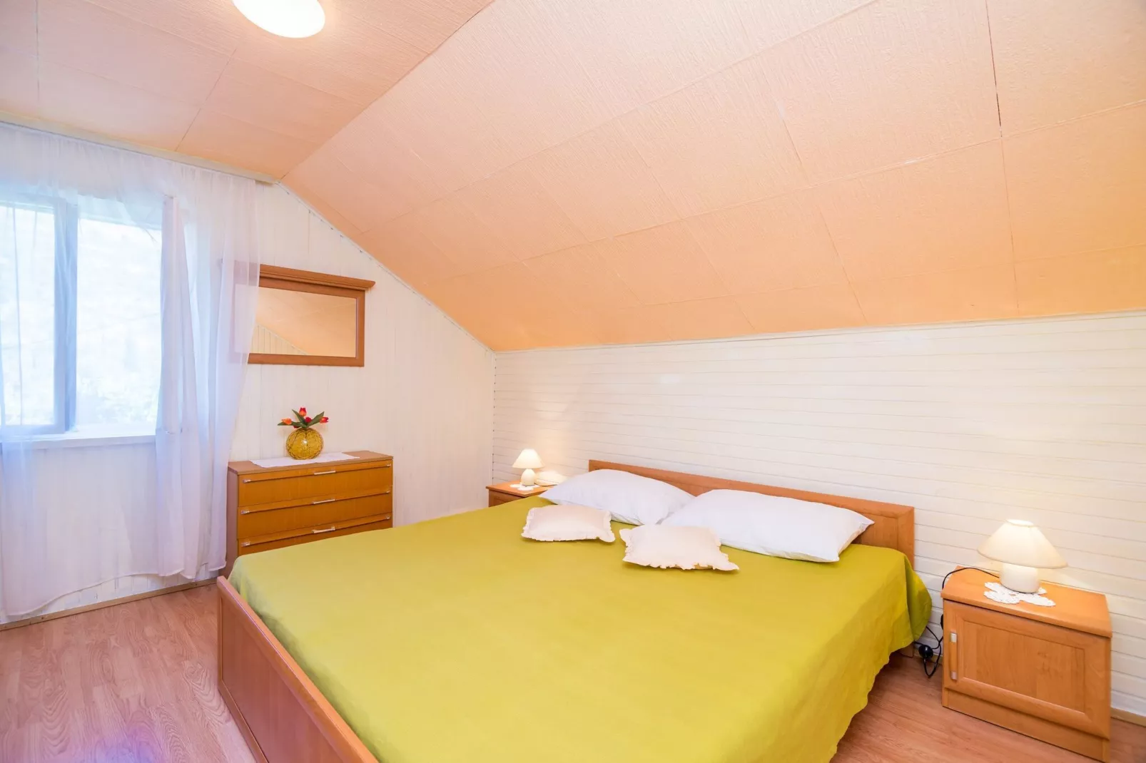 Villa Desin - Three Bedroom Apartment with Terrace and Garden View-Slaapkamer