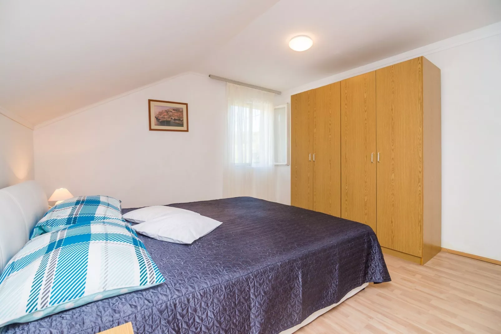Villa Desin - Three Bedroom Apartment with Terrace and Garden View-Slaapkamer
