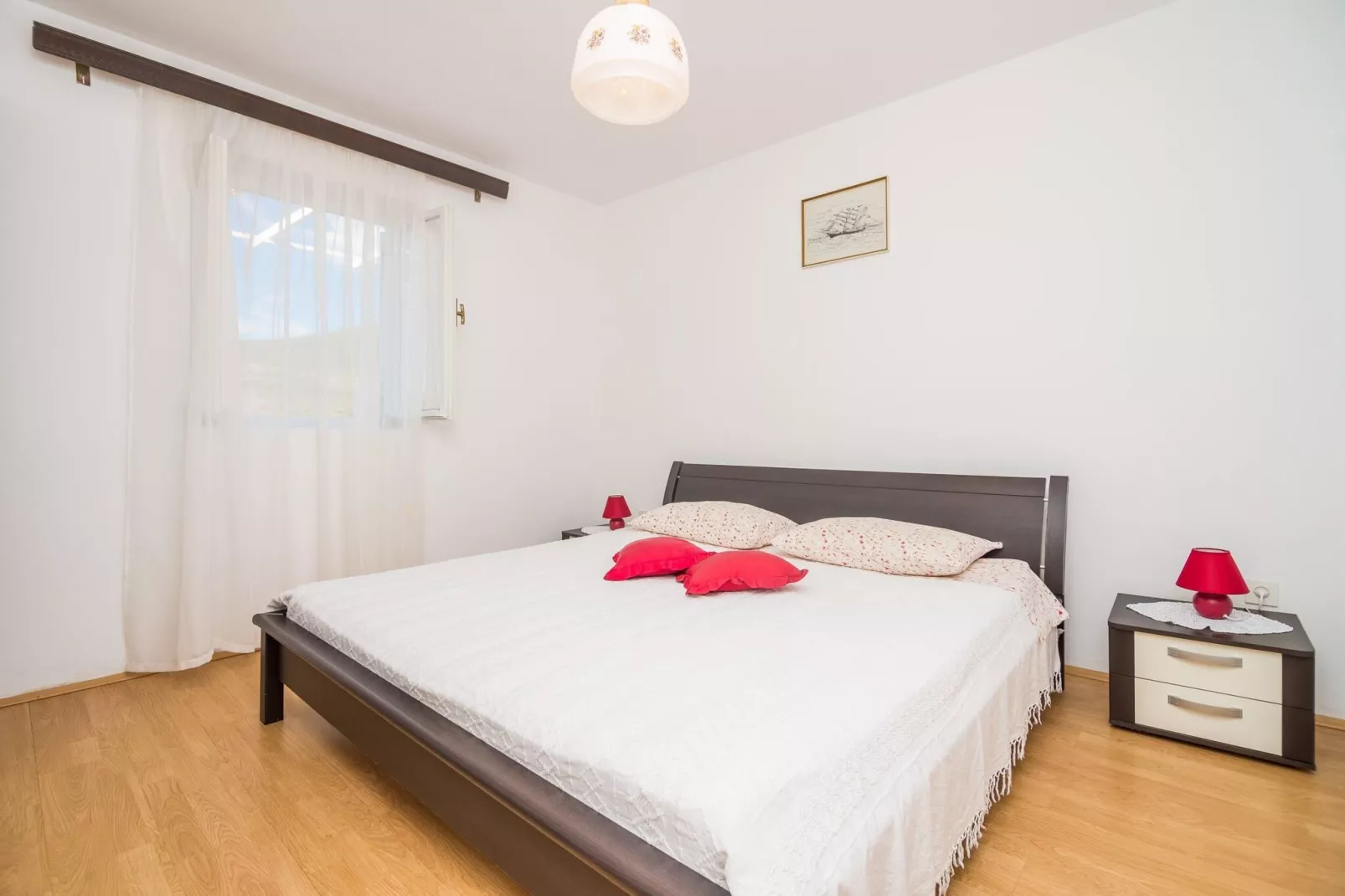 Villa Desin - Three Bedroom Apartment with Terrace and Garden View-Slaapkamer