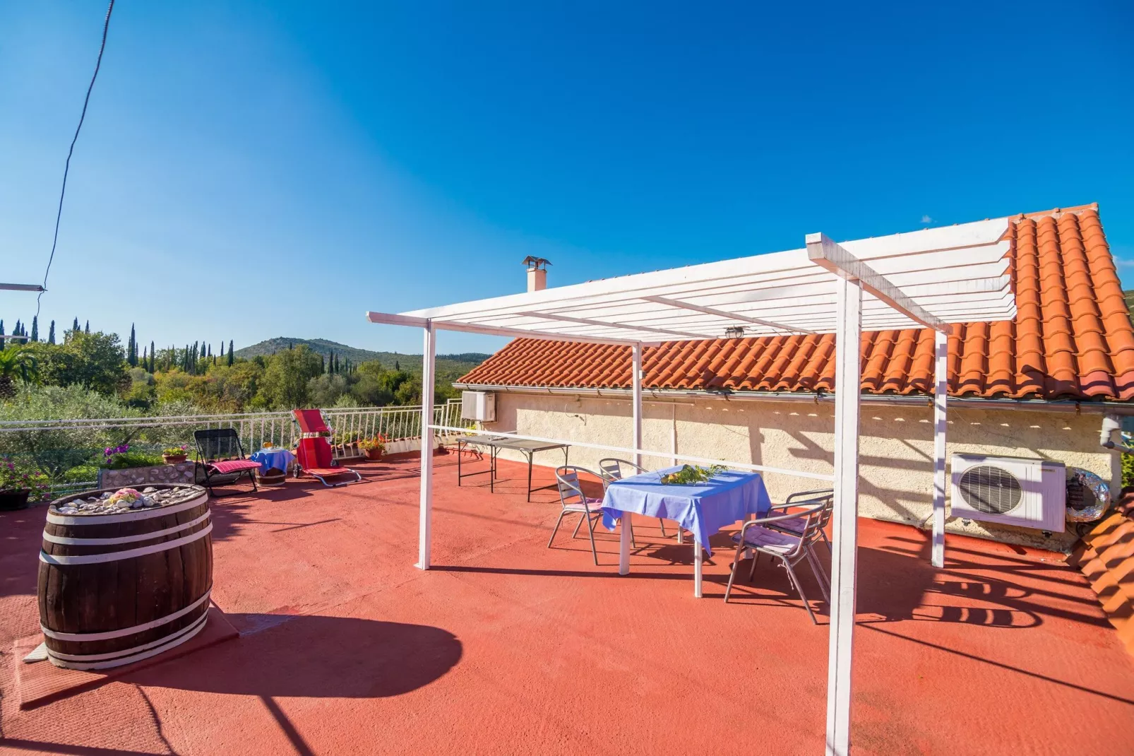 Villa Desin - Three Bedroom Apartment with Terrace and Garden View-Terras
