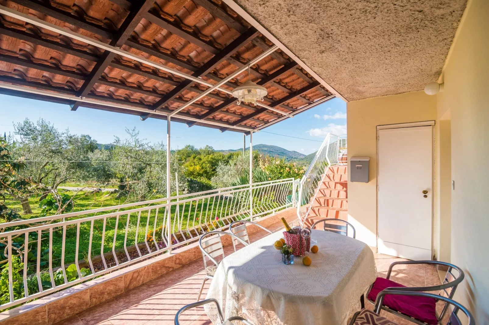 Villa Desin - Three Bedroom Apartment with Terrace and Garden View-Terras