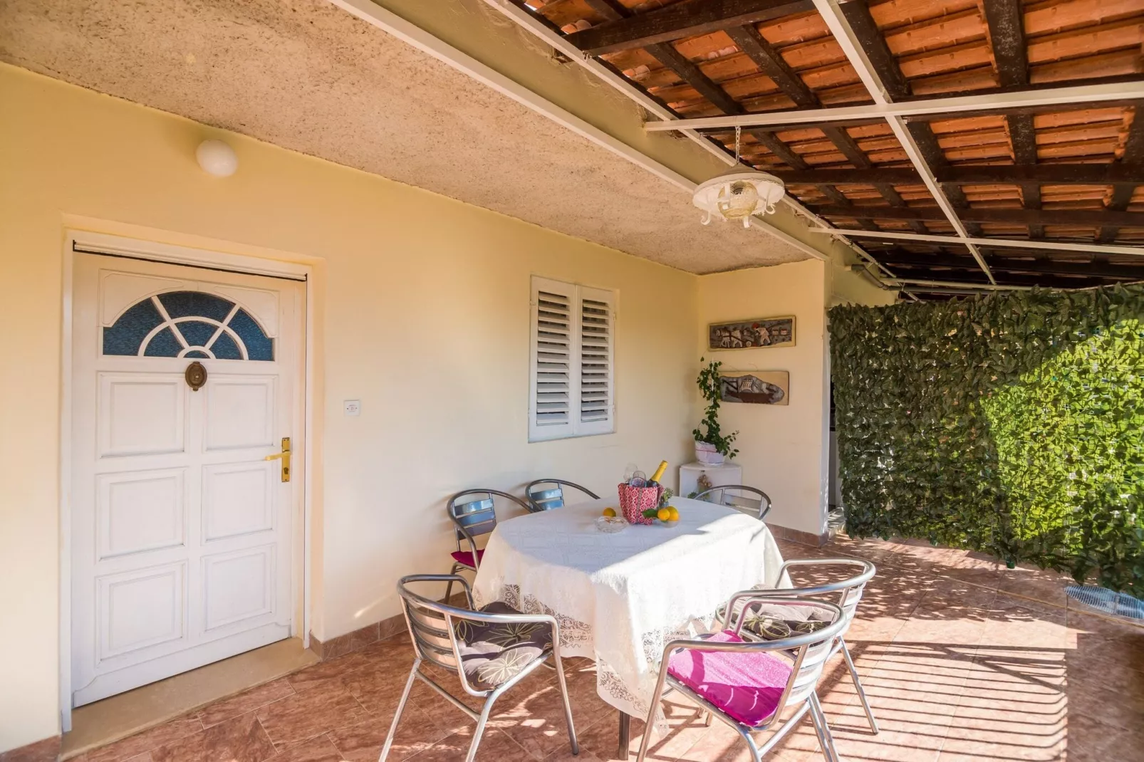 Villa Desin - Three Bedroom Apartment with Terrace and Garden View-Terras