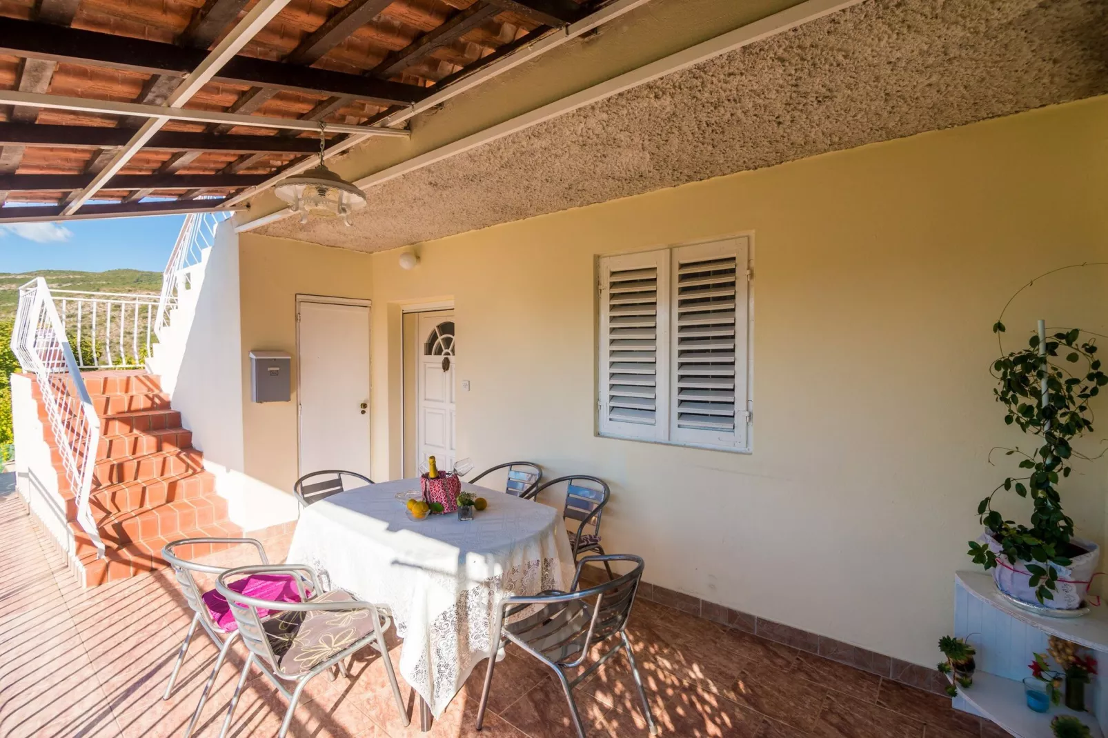 Villa Desin - Three Bedroom Apartment with Terrace and Garden View-Terras
