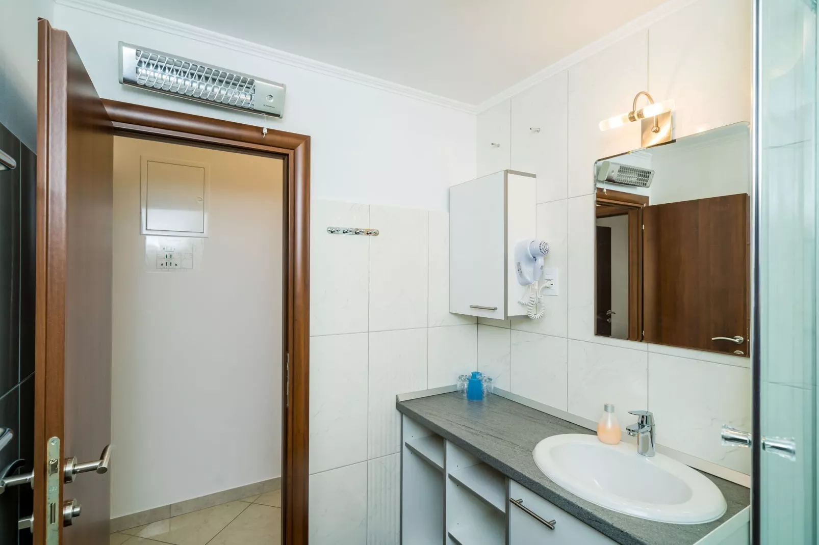 Villa Samba - Two-Bedroom Apartment with Terrace and Sea View - A4+1-Badkamer