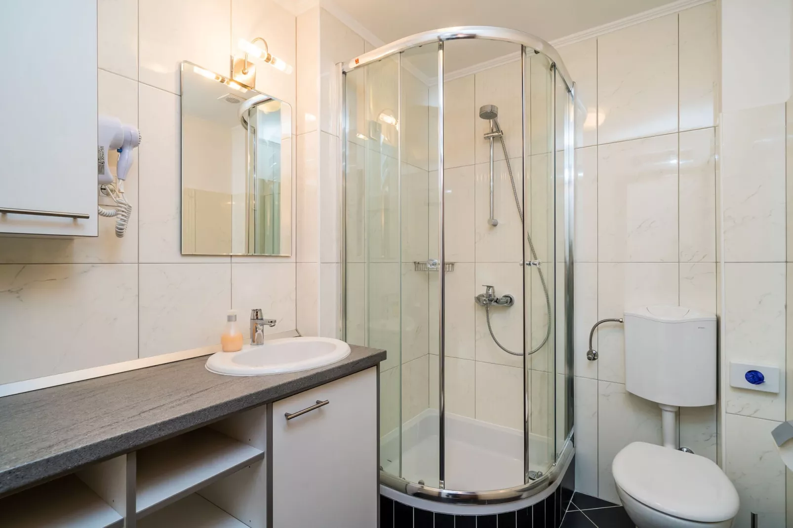 Villa Samba - Two-Bedroom Apartment with Terrace and Sea View - A4+1-Badkamer
