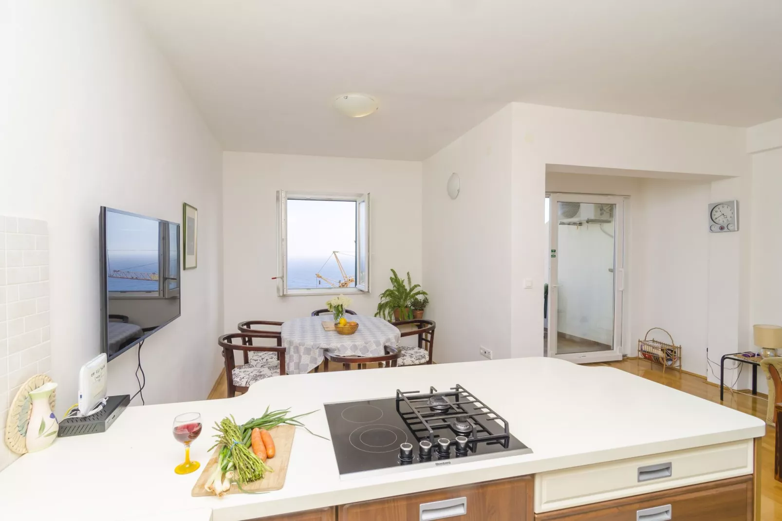 Medi Apartment - Two-Bedroom Apartment with Terrace and Sea View-Keuken