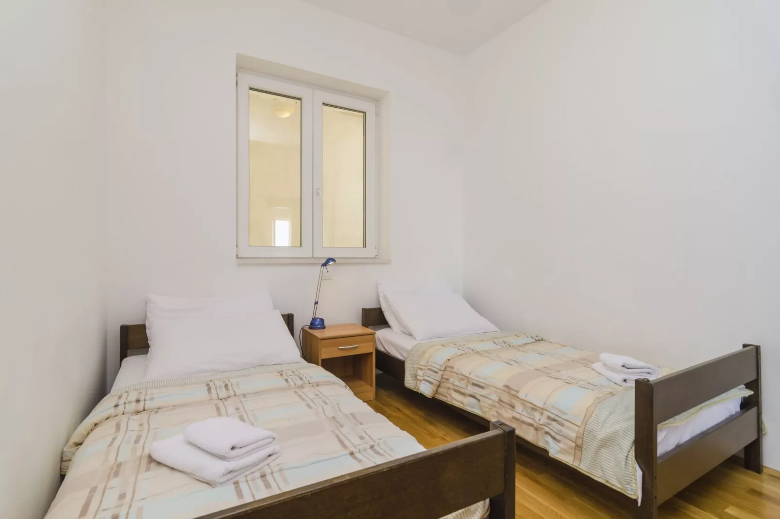 Medi Apartment - Two-Bedroom Apartment with Terrace and Sea View-Slaapkamer