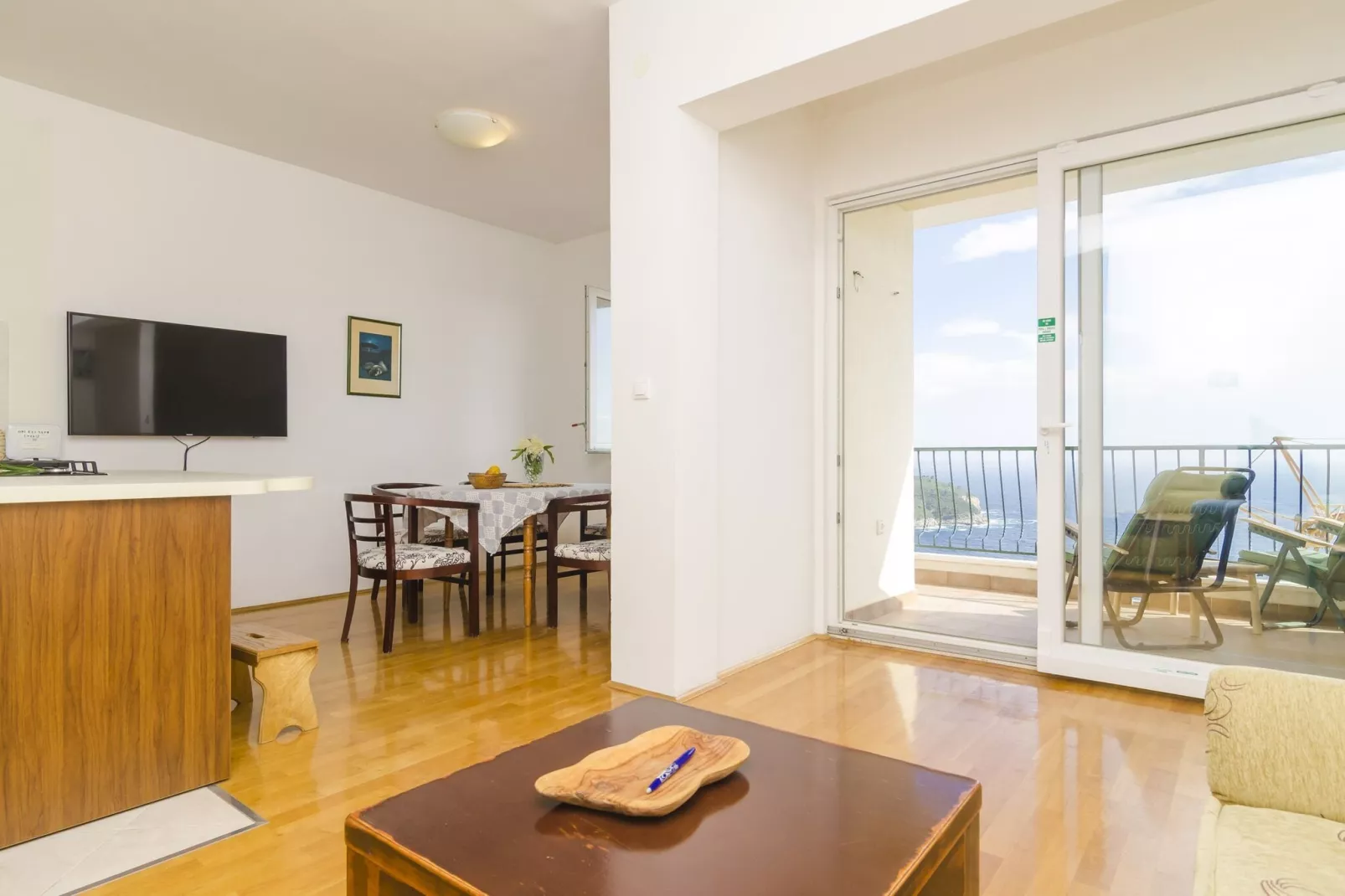 Medi Apartment - Two-Bedroom Apartment with Terrace and Sea View-Slaapkamer