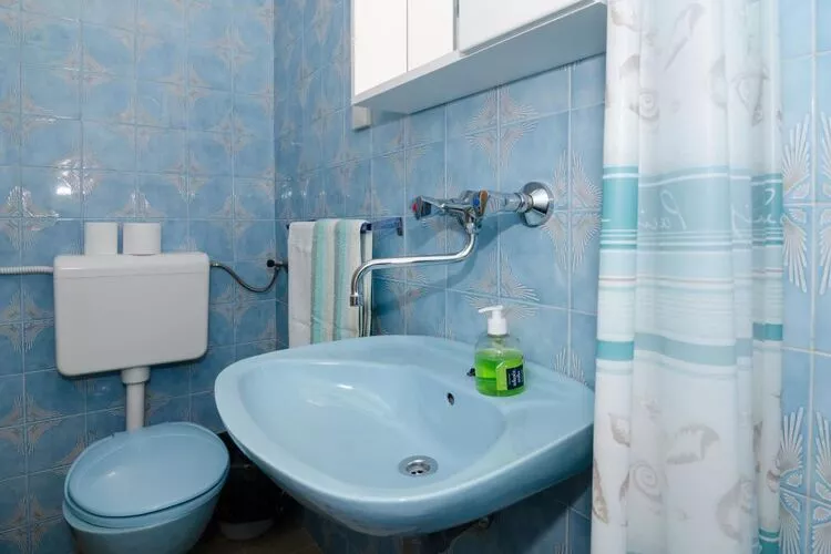 Villa Barbara - Studio with Terrace and Sea View  (br.3)-Badkamer