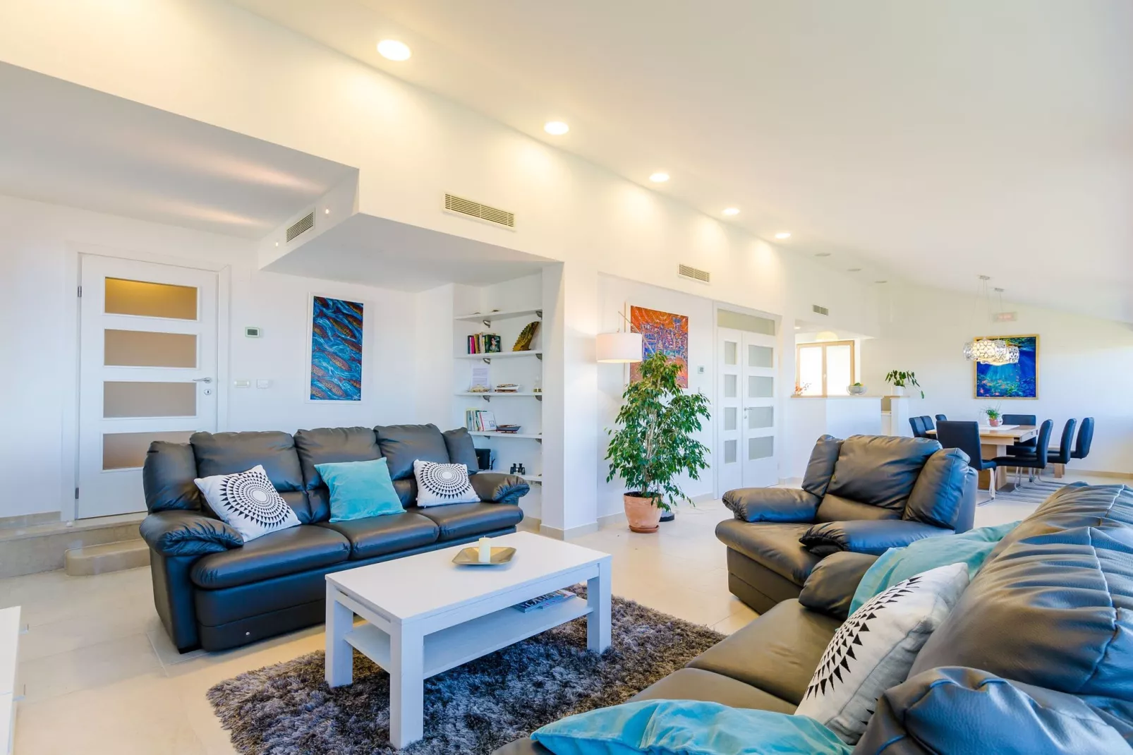 Villa Art Gallery - Six Bedroom Villa with Terrace and Swimming Pool-Woonkamer