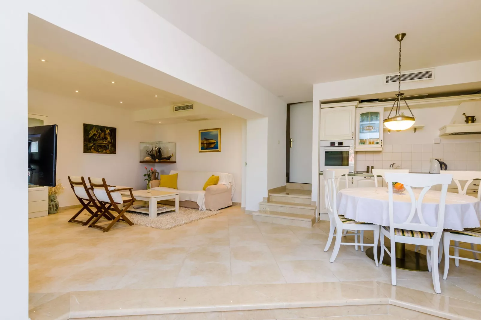 Villa Art Gallery - Six Bedroom Villa with Terrace and Swimming Pool-Eetkamer