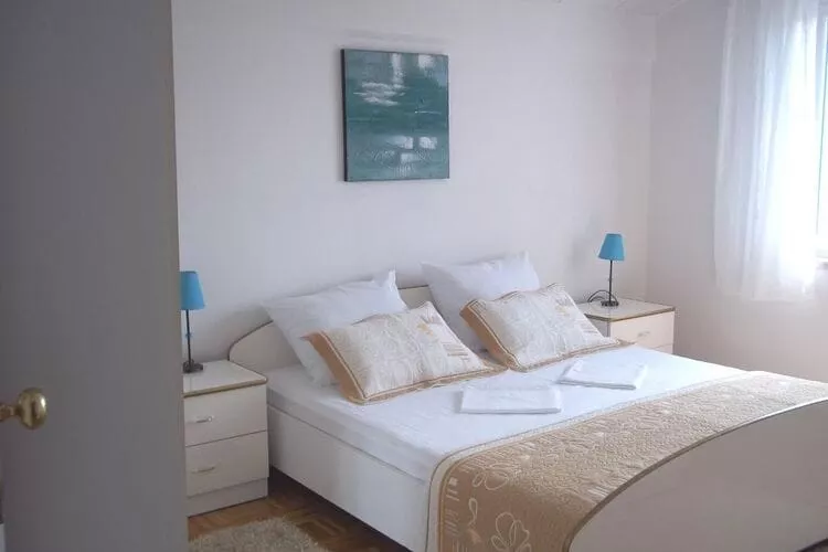 Apartment Sunshine - Two Bedroom Apartment with Sea View-Slaapkamer