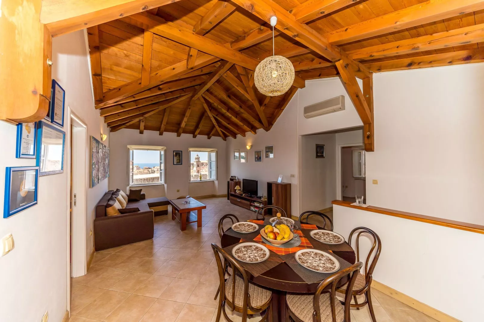 Apartment Casa Vanna - Two-Bedroom Apartment with Terrace and Sea View-Eetkamer