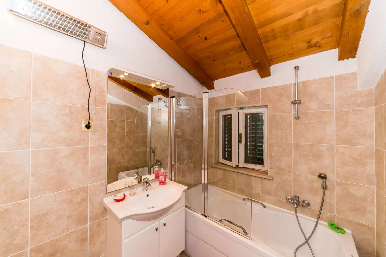 Apartment Casa Vanna - Two-Bedroom Apartment with Terrace and Sea View-Badkamer