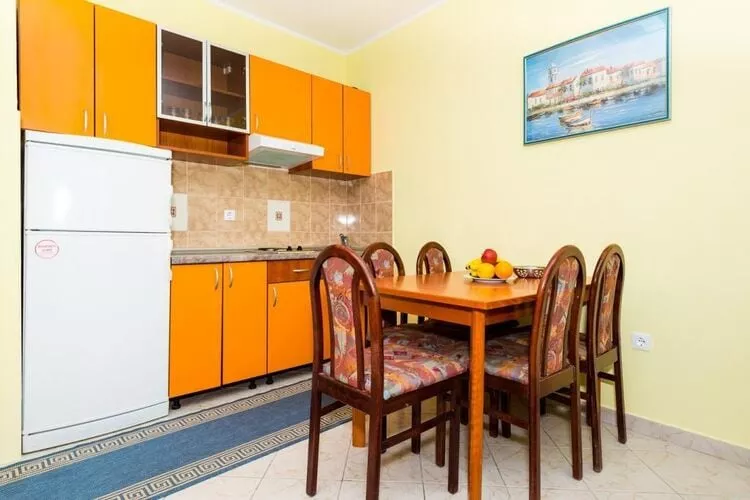 Apartments Azzurro- One Bedroom Apartment with Terrace and Hot Tub ( Azzurro II-gornji)-Keuken
