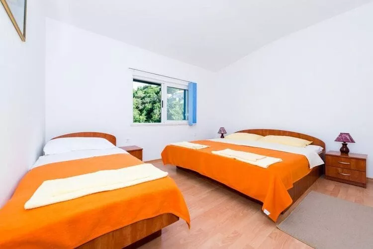 Apartments Azzurro- One Bedroom Apartment with Terrace and Hot Tub ( Azzurro II-gornji)-Slaapkamer