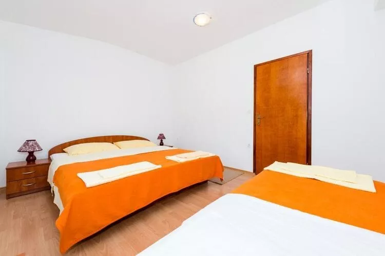 Apartments Azzurro- One Bedroom Apartment with Terrace and Hot Tub ( Azzurro II-gornji)-Binnen