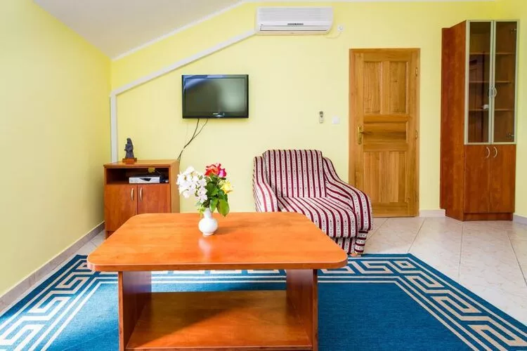 Apartments Azzurro- One Bedroom Apartment with Terrace and Hot Tub ( Azzurro II-gornji)-Binnen