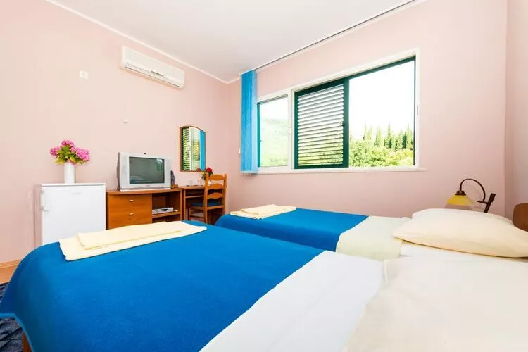 Apartments Azzurro- Three Bedroom Apartment with Terrace and Hot Tub ( Azzurro I-donji)-Slaapkamer