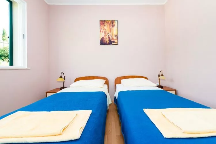 Apartments Azzurro- Three Bedroom Apartment with Terrace and Hot Tub ( Azzurro I-donji)-Slaapkamer