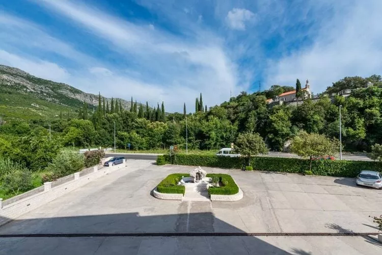 Apartments Azzurro- Three Bedroom Apartment with Terrace and Hot Tub ( Azzurro I-donji)-Parkeerplaats