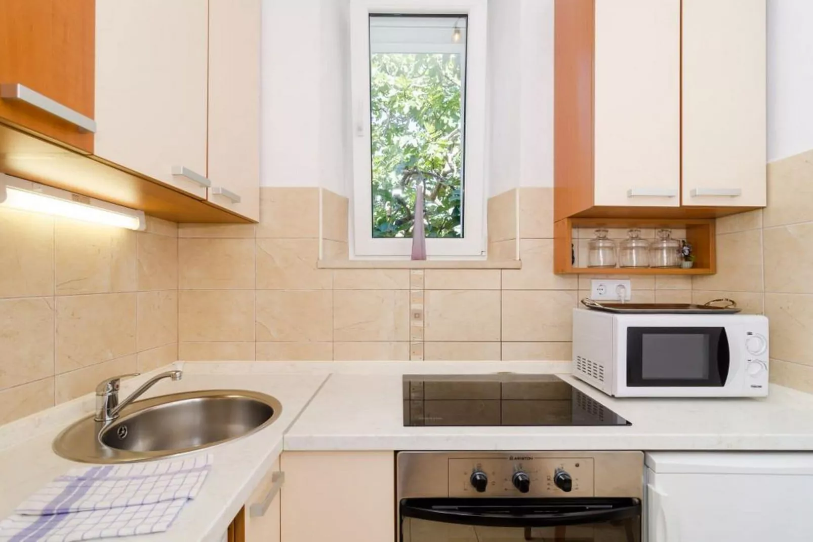 Apartments and Room Frane - Studio with Terrace-Keuken