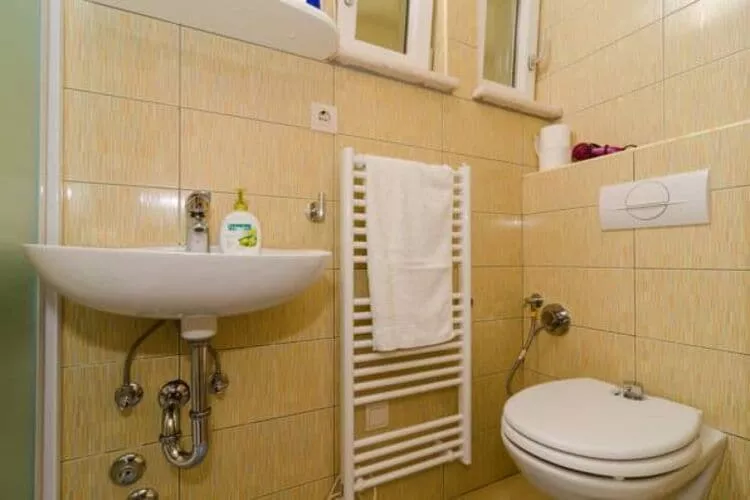 Apartments Gusti - Studio Apartment with Terrace and Sea View