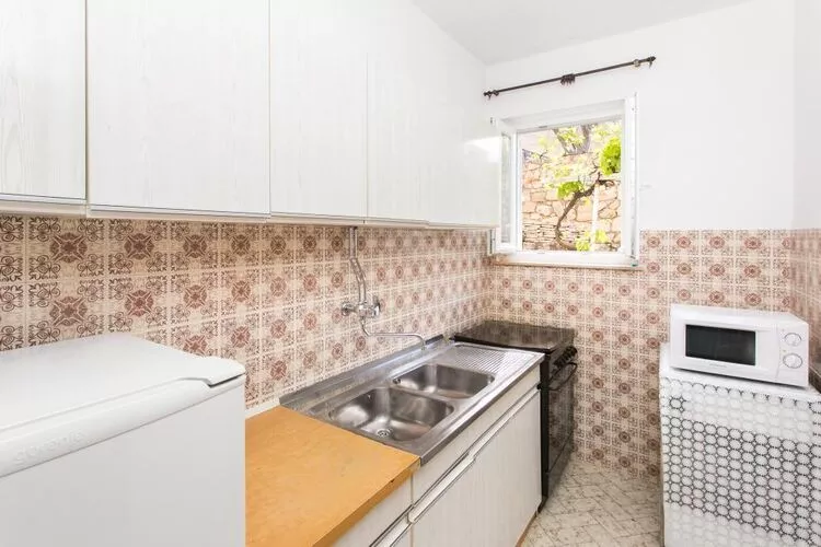 Apartment Debos - One-Bedroom Apartment with Balcony and Sea View-Keuken