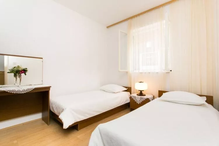 Apartment Debos - One-Bedroom Apartment with Balcony and Sea View-Slaapkamer