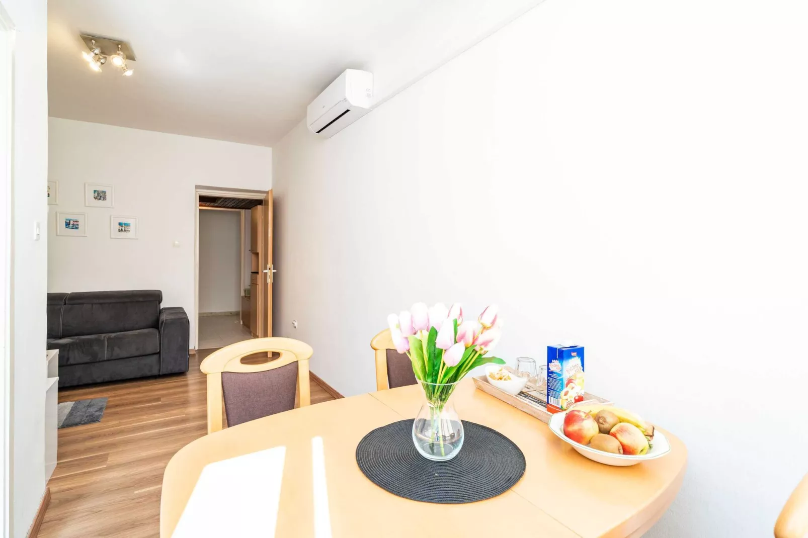Apartment Joky - One-Bedroom Apartment-Eetkamer