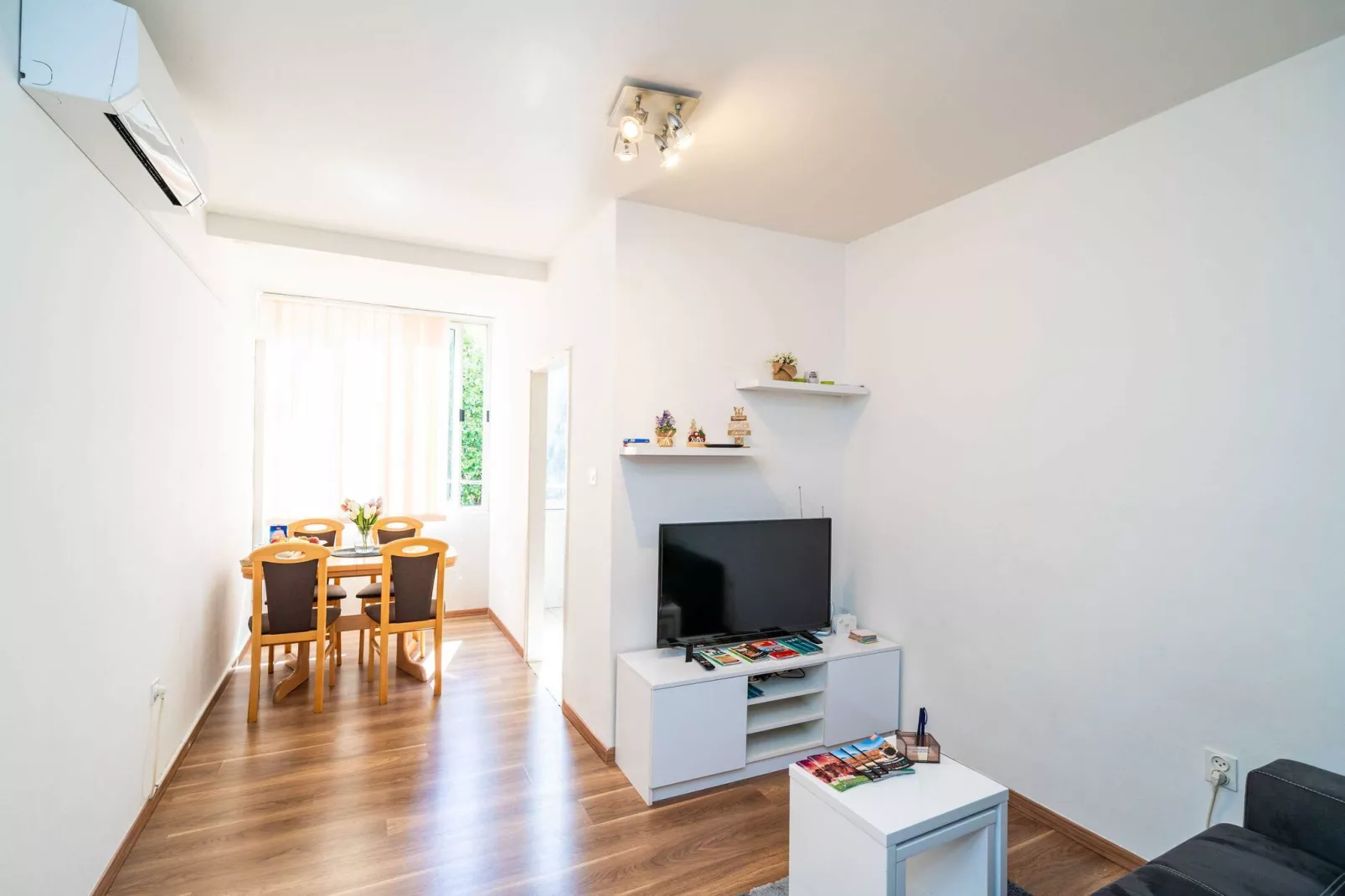 Apartment Joky - One-Bedroom Apartment-Eetkamer