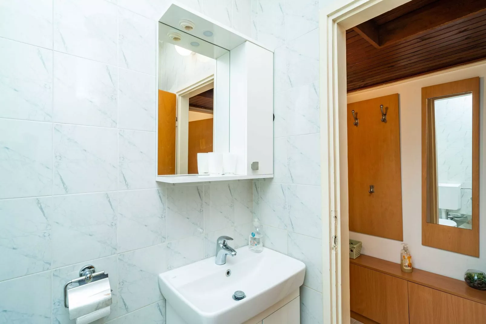 Apartment Joky - One-Bedroom Apartment-Badkamer