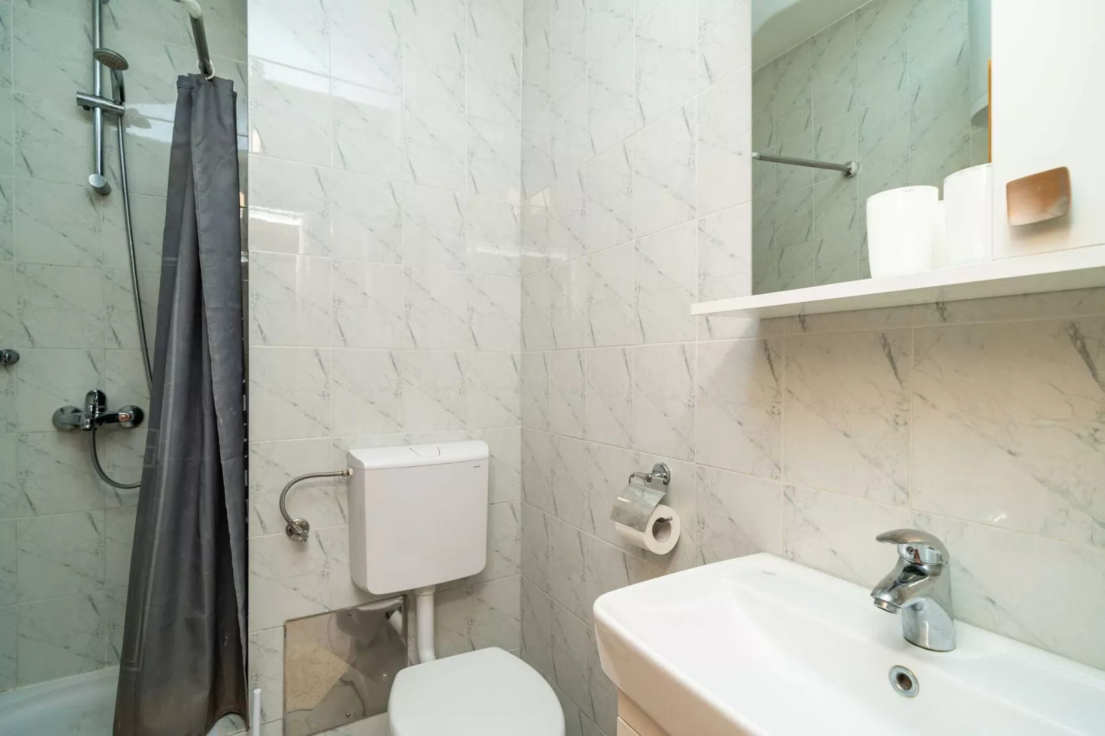 Apartment Joky - One-Bedroom Apartment-Badkamer