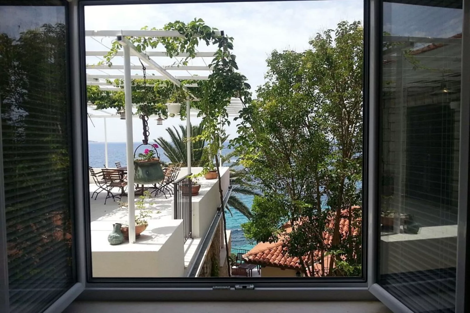 Villa Mirjana - One Bedroom Apartment with Terrace and Side Sea View (Taverna)