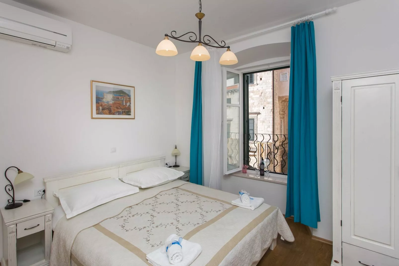 Guest House Lumin - Deluxe Double or Twin Room with City View (Second Floor) (BR2)-Slaapkamer